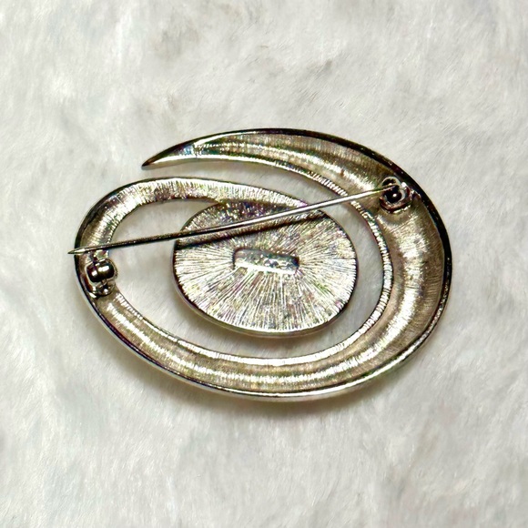 Four Vintage Glam Brooches - Picture 11 of 11